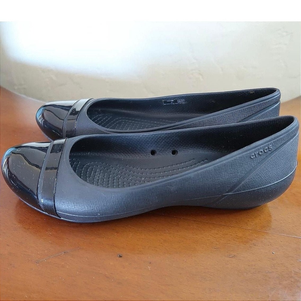 Crocs Cap Toe Flat Women 9 Black Slip On Cushion Comfort Shoes 12300